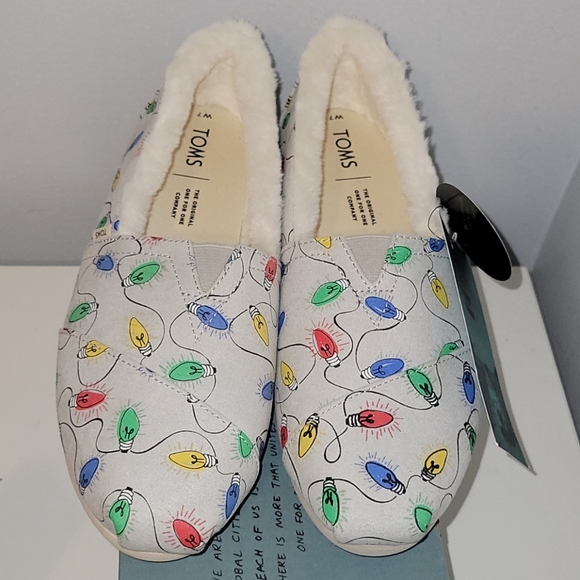 TOMS - Picture 2 of 6